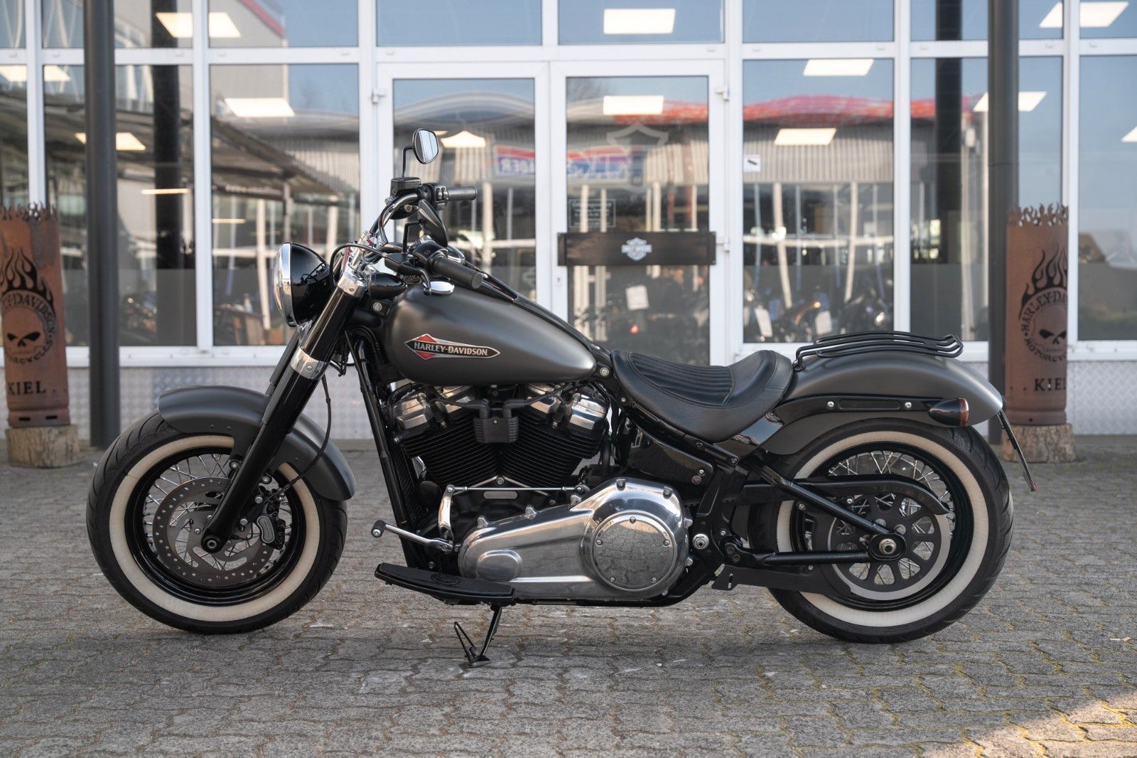 Fahrzeugabbildung Harley-Davidson Softail Slim FLS - MILLER AUSPUFF - AVON