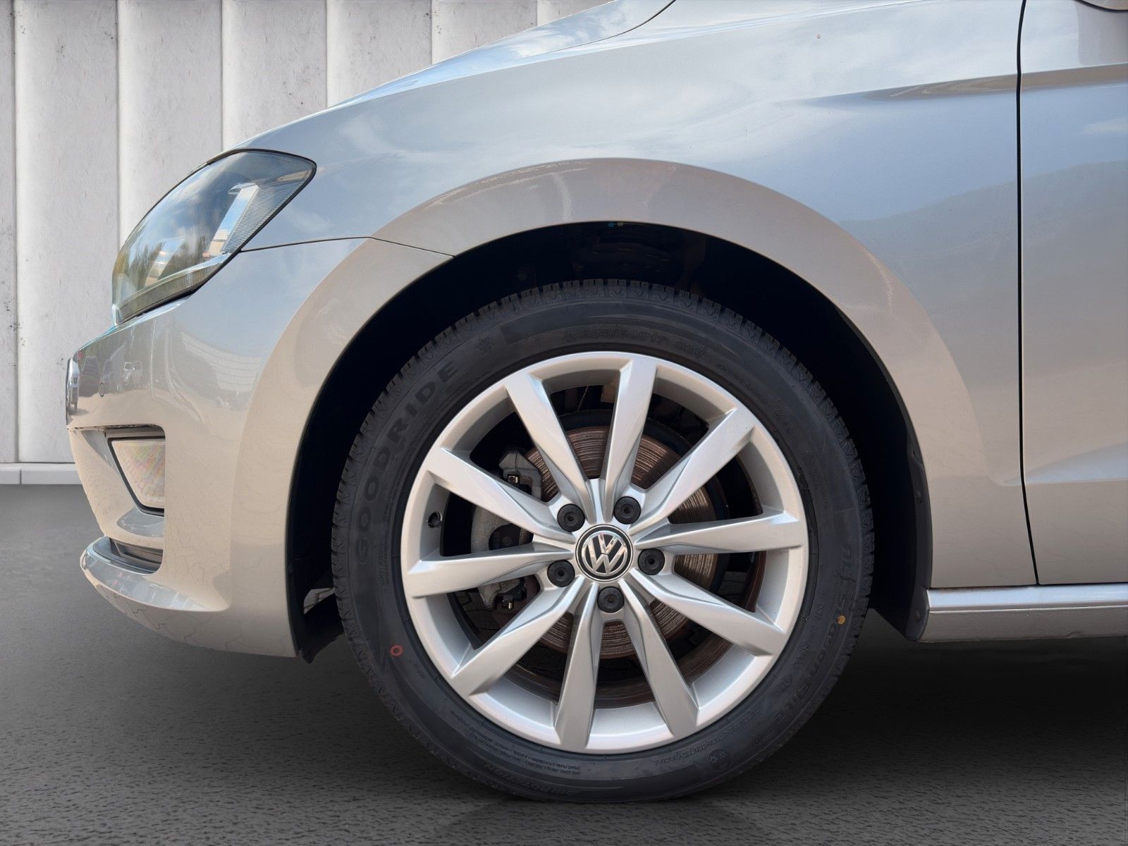 Fahrzeugabbildung Volkswagen Golf Sportsvan Highline*DSG*AHK*Xenon*Alcantara*