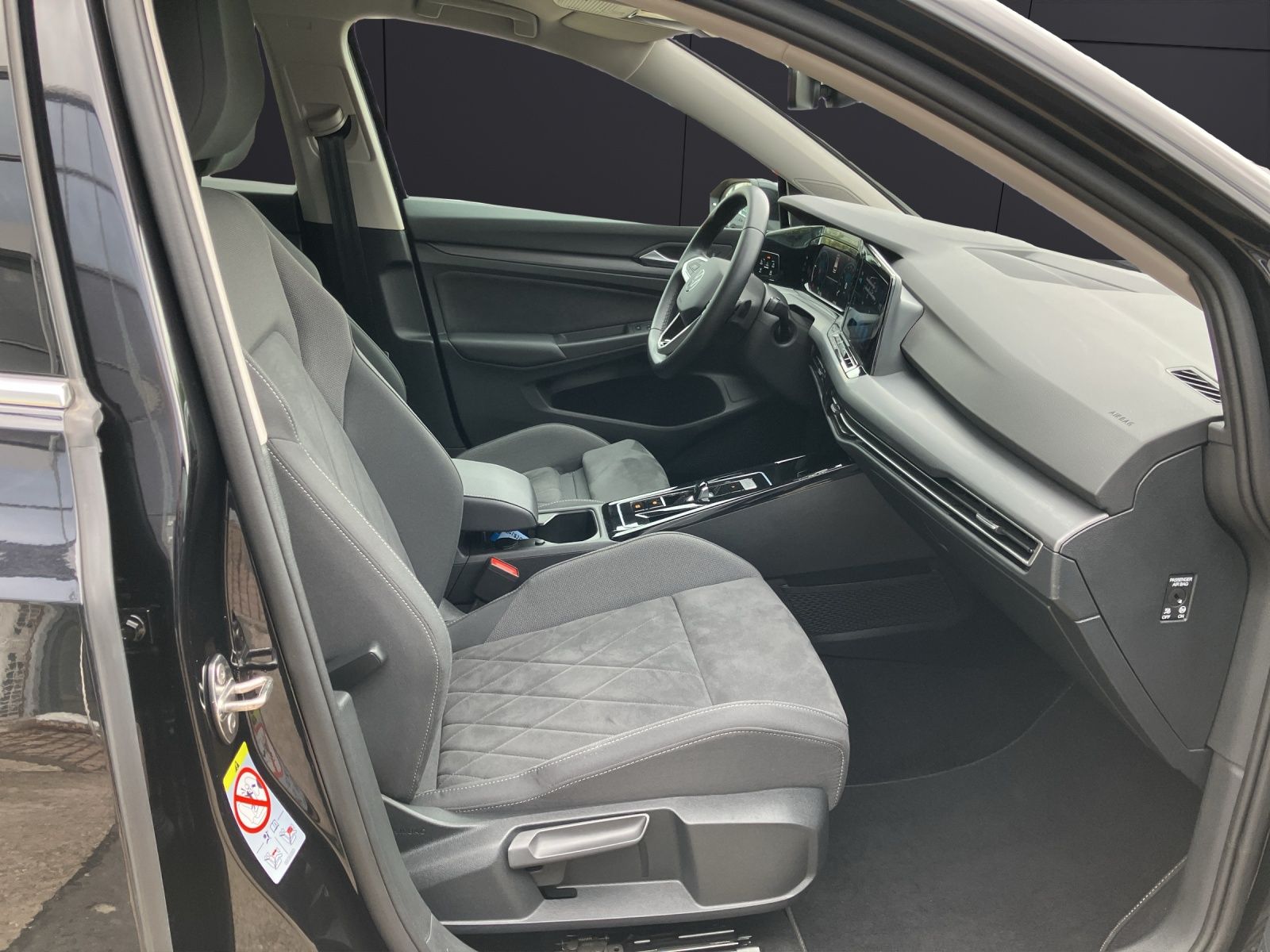 Fahrzeugabbildung Volkswagen Golf VIII Variant TDI Style DSG LED+ Navi ACC AI