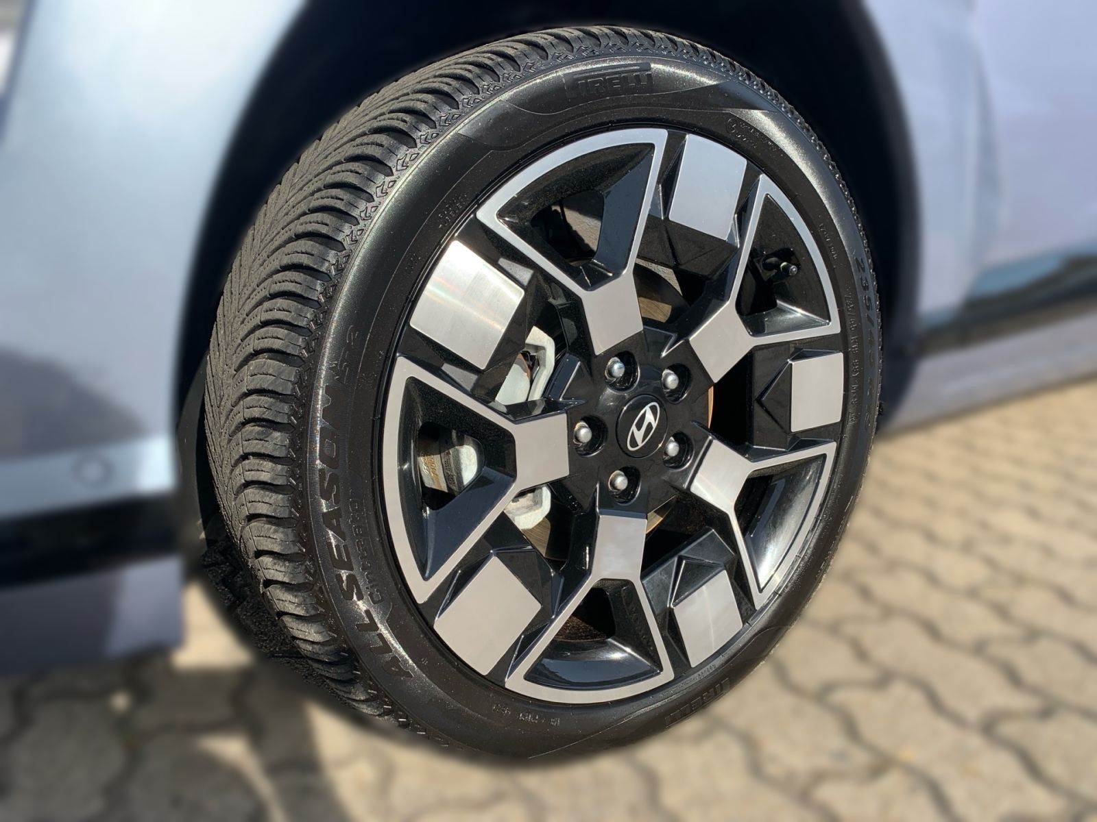 Fahrzeugabbildung Hyundai KONA Prime Elektro 65,4 kWh BOSE Sitz 19Zoll