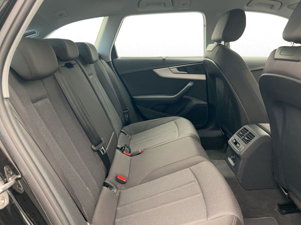 AUDI A4 2024
