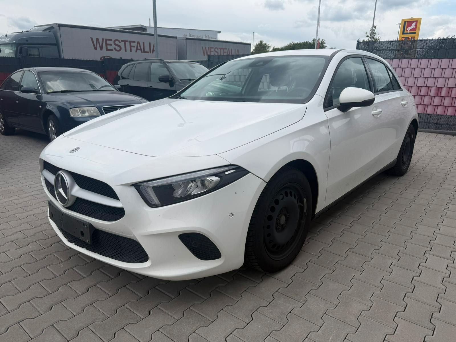 MERCEDES-BENZ A 180
