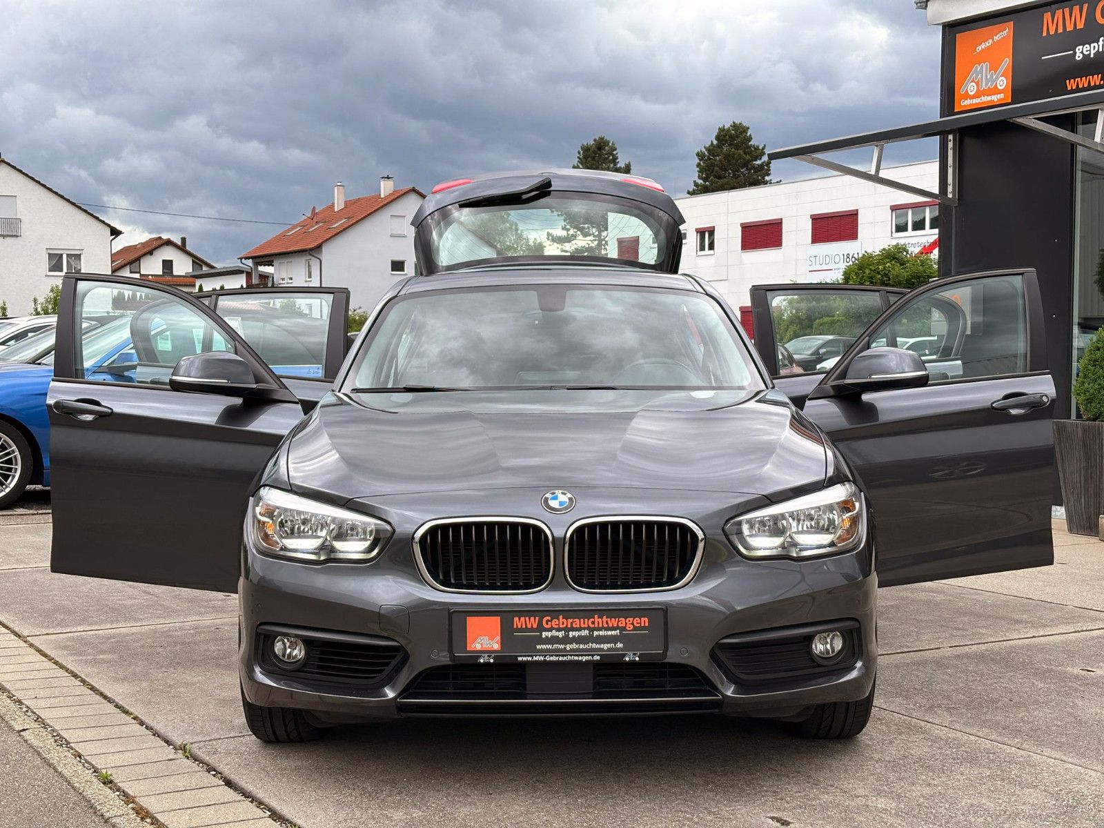 Fahrzeugabbildung BMW 118i Advantage Steptronic. ACC PDC NAV AHK SHZ