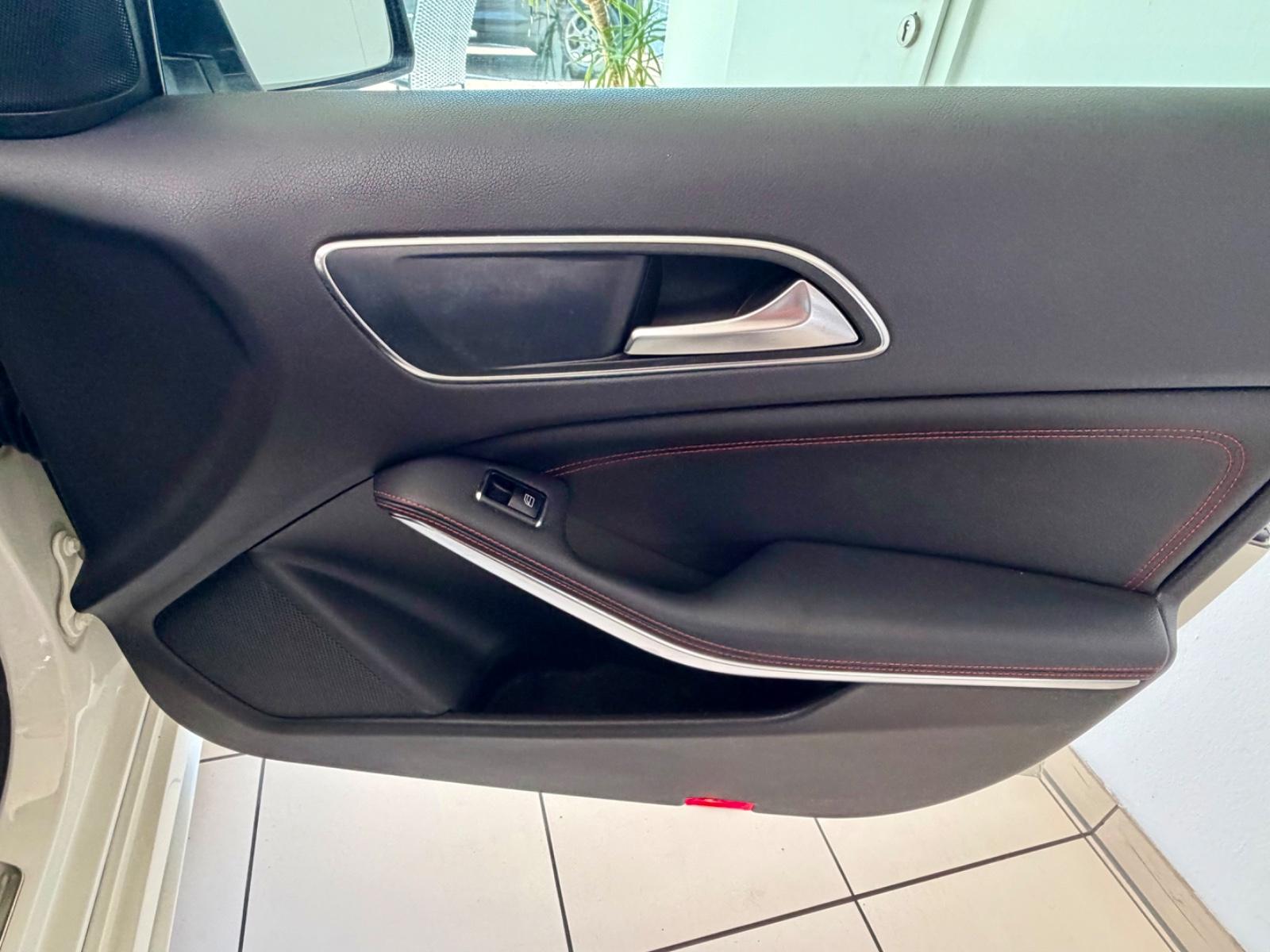 Mercedes-Benz A 250 AMG Sport Automatik/Leder/Klima/Alus