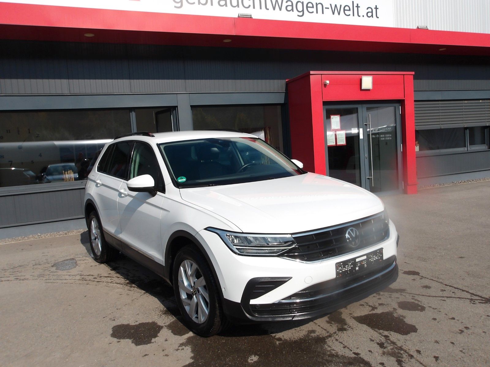 Volkswagen Tiguan Life 4M. DSG "AHV" EXP € 18250.- imagem 2