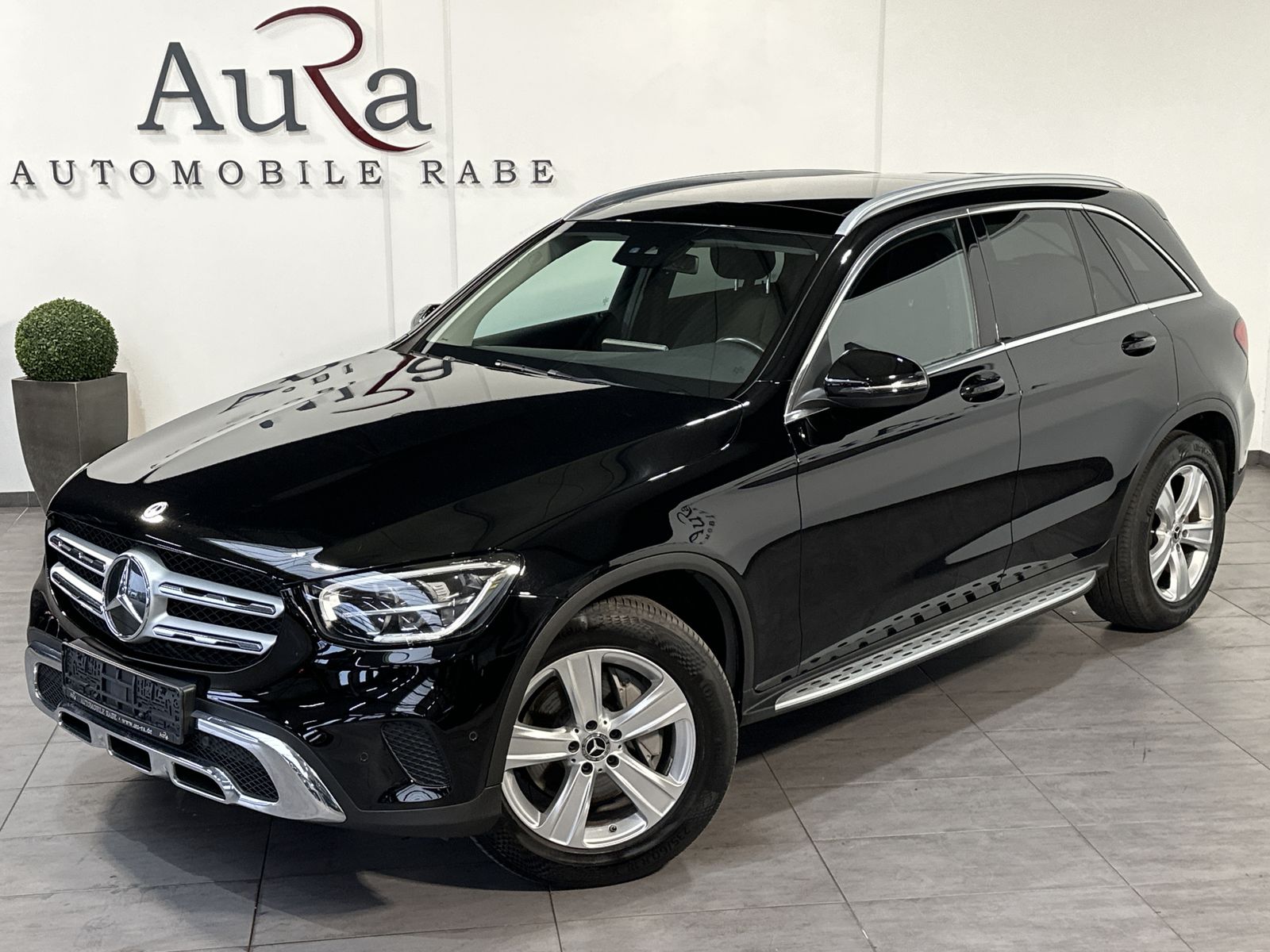Fahrzeugabbildung Mercedes-Benz GLC 300d 4Matic NAV+LED+AHK+PANORAMA+CARPLAY+KAM