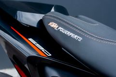 KTM Duke 690 R + A2 / 35 kW  + Akra + IXS Taschen