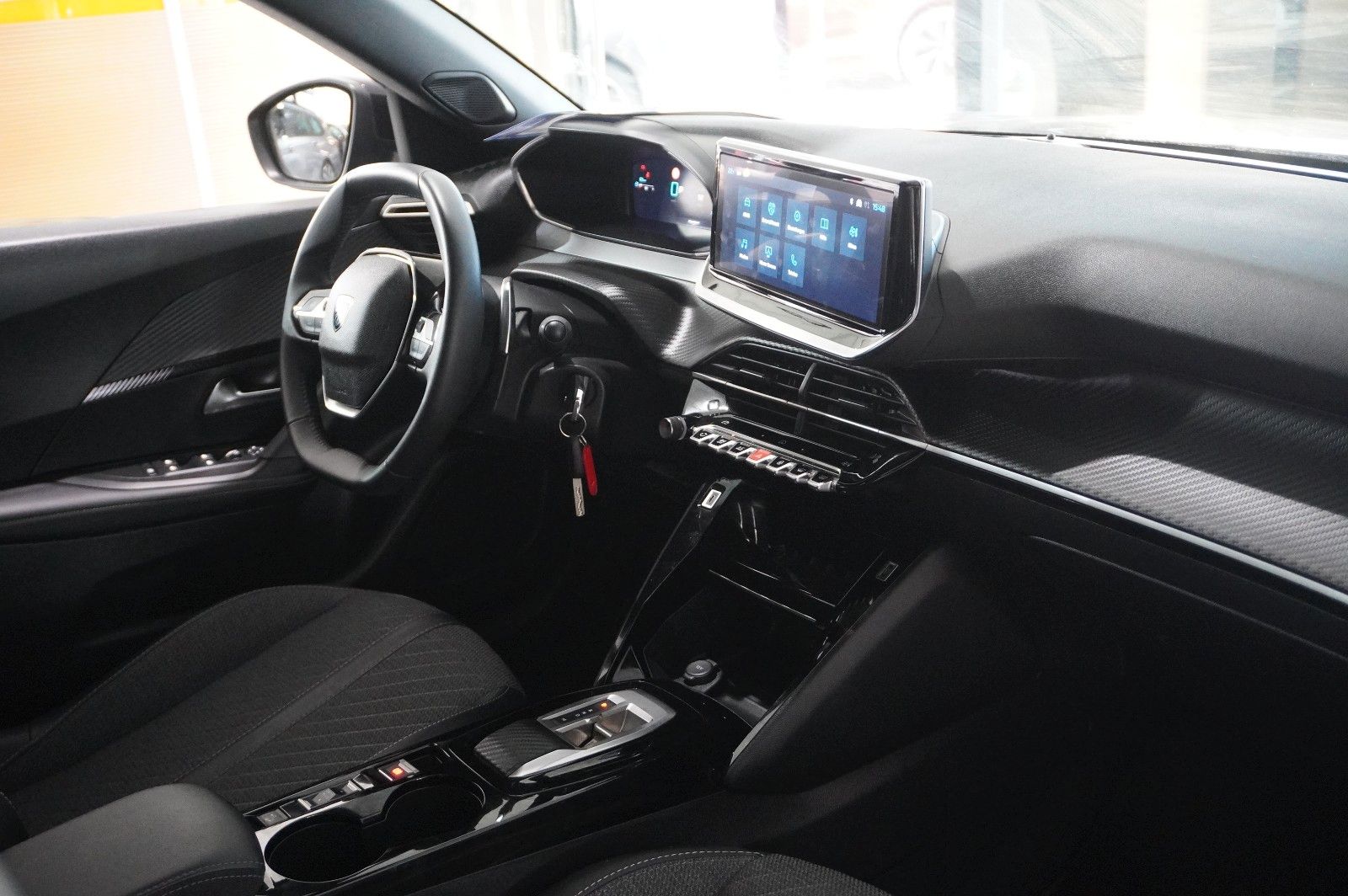 Fahrzeugabbildung Peugeot 2008 1.2 HYBRID ALLURE E-DSC NAVI/LED/SPORT/VIRT