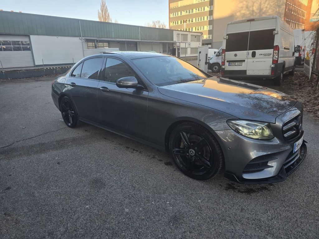Image of Mercedes-Benz E 220