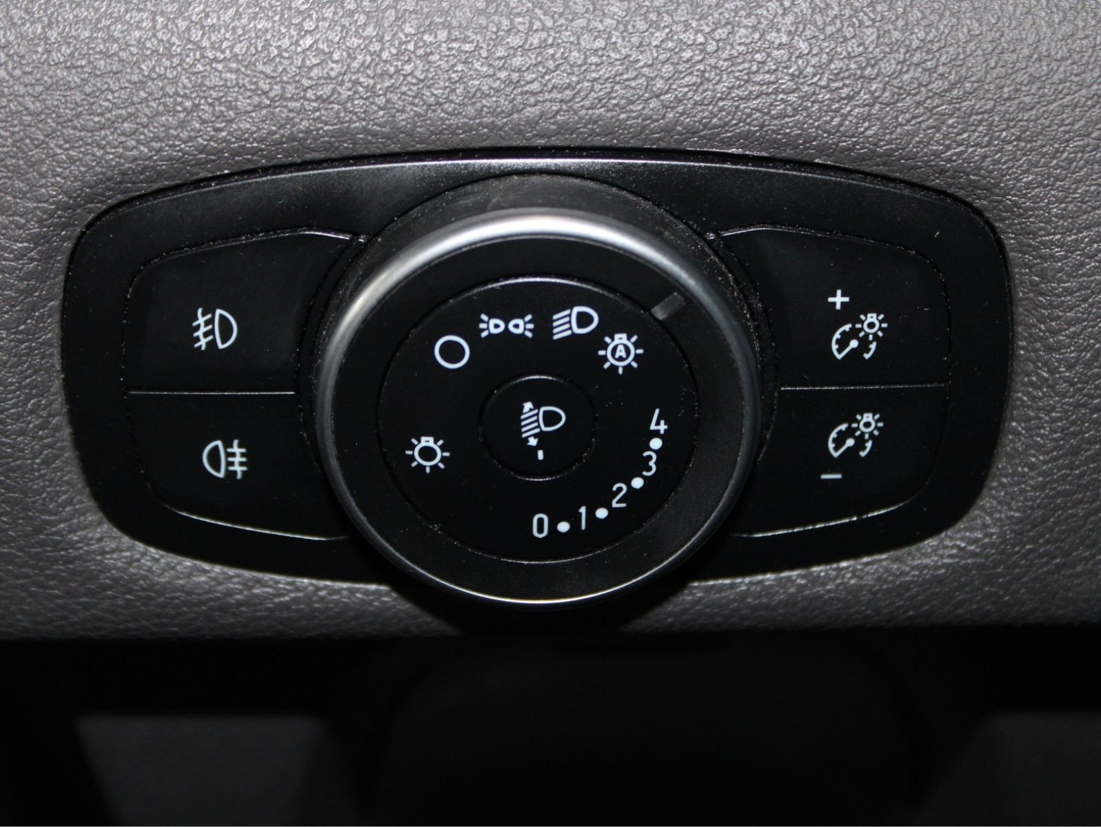 Fahrzeugabbildung Ford Transit Custom TREND L1 Kasten AHK Regale KLIMA