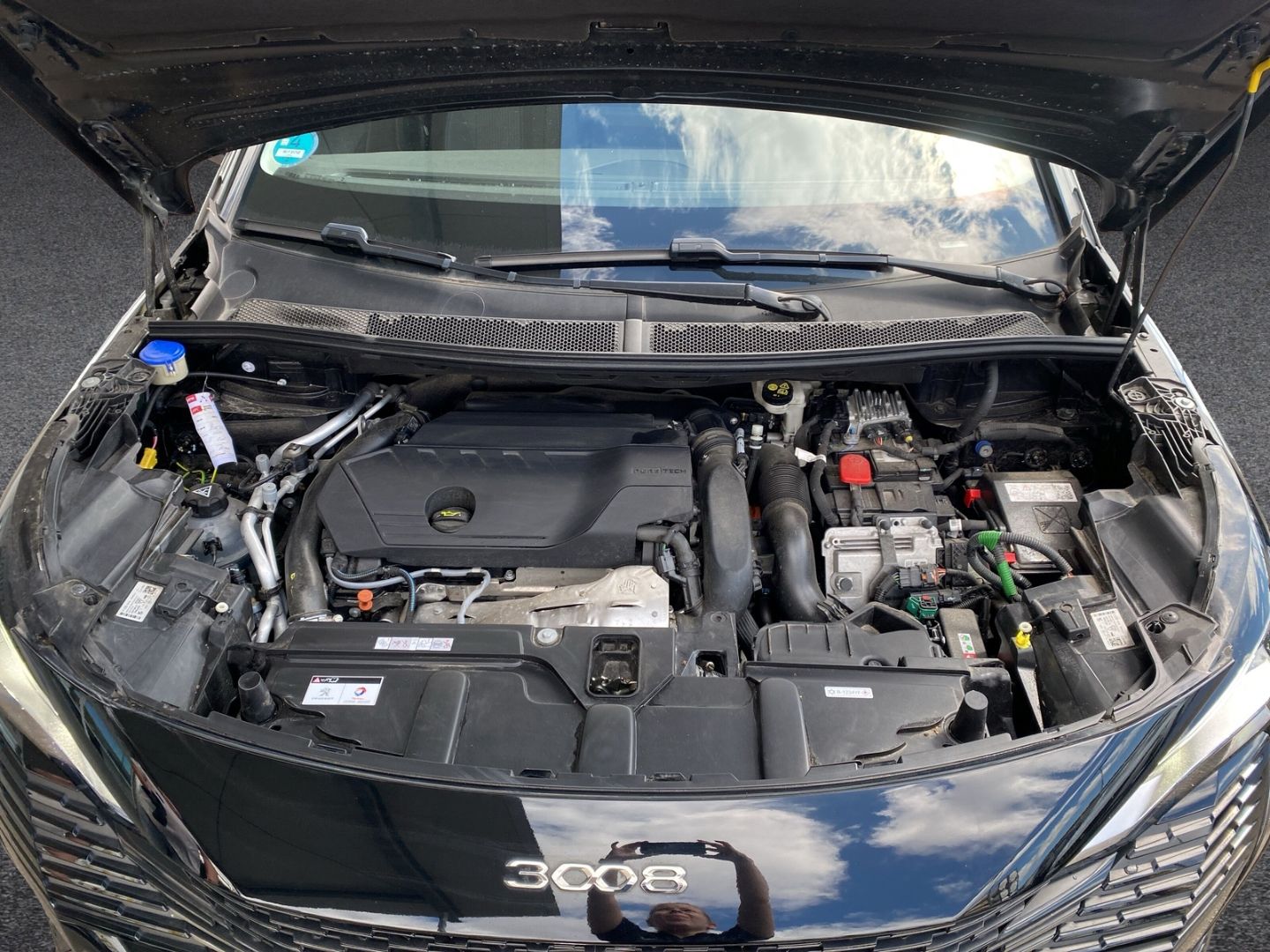 Fahrzeugabbildung Peugeot 3008 Hybrid 225 Allure Pack 1.6 Plug-In EU6d Nav