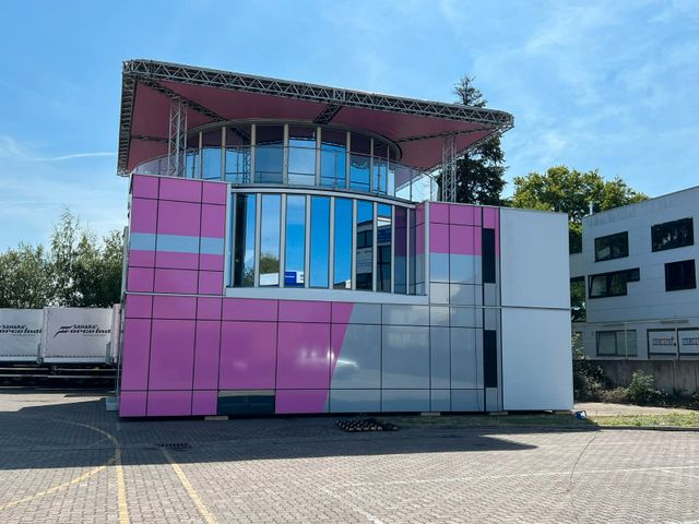 Fahrzeugabbildung Andere Einzigartiges Formel-1-Motorhome