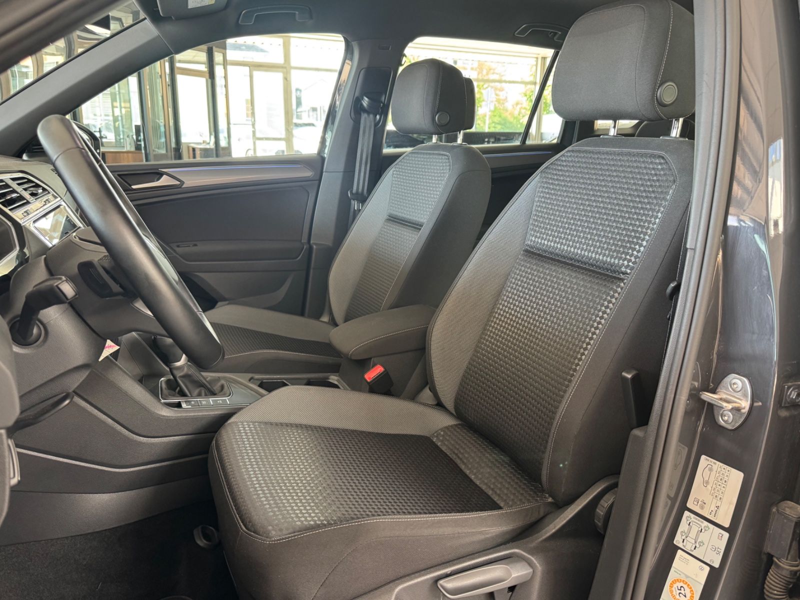 Fahrzeugabbildung Volkswagen Tiguan Active eHybrid/Navi/LED/AHK/HUD/360°Cam/
