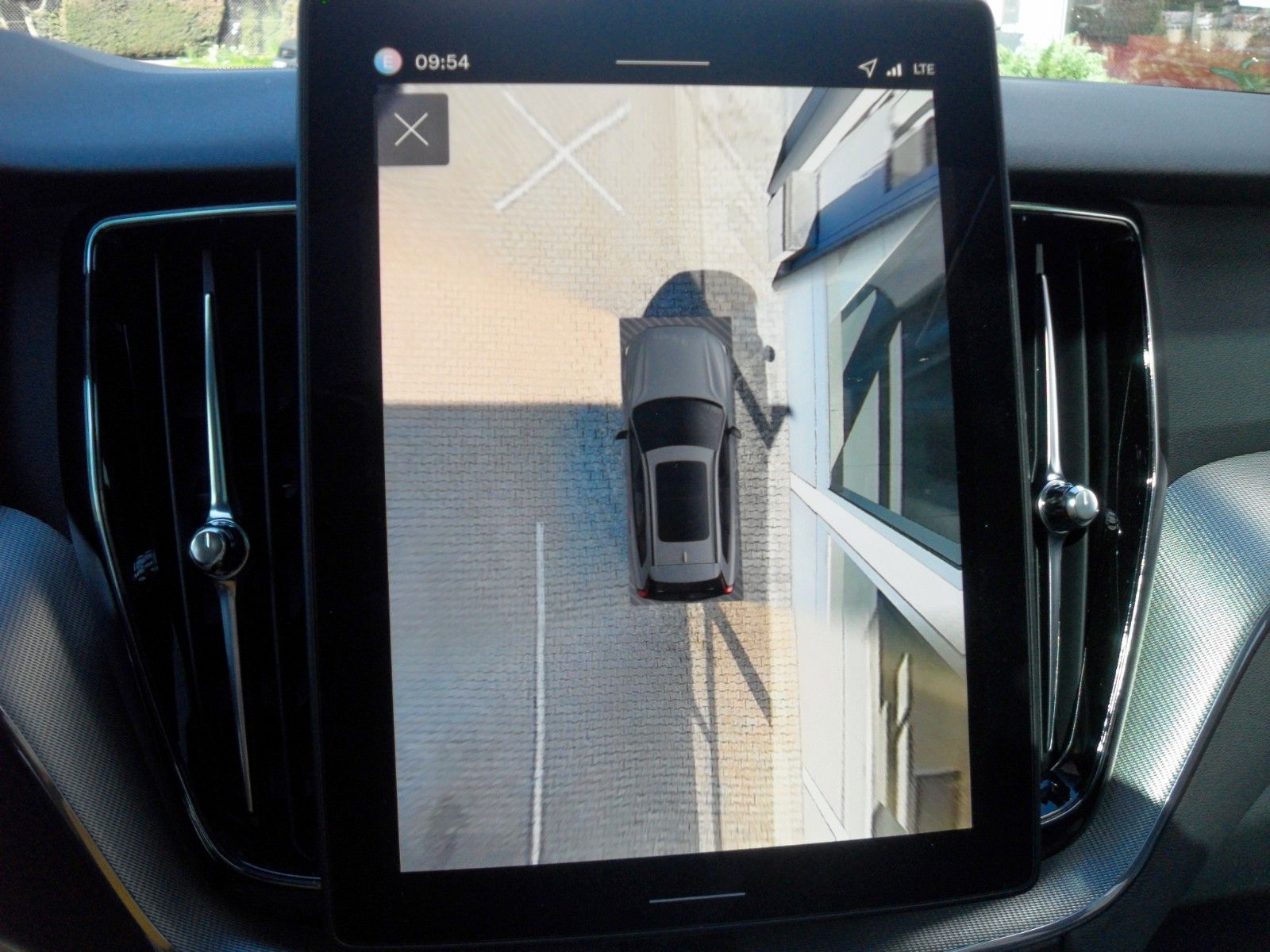 Fahrzeugabbildung Volvo XC 60 B5 Plus Black Edition AWD | Luftfederung