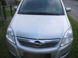 Opel Zafira B. - Opel Zafira aus 2008 mit Diesel-Antrieb