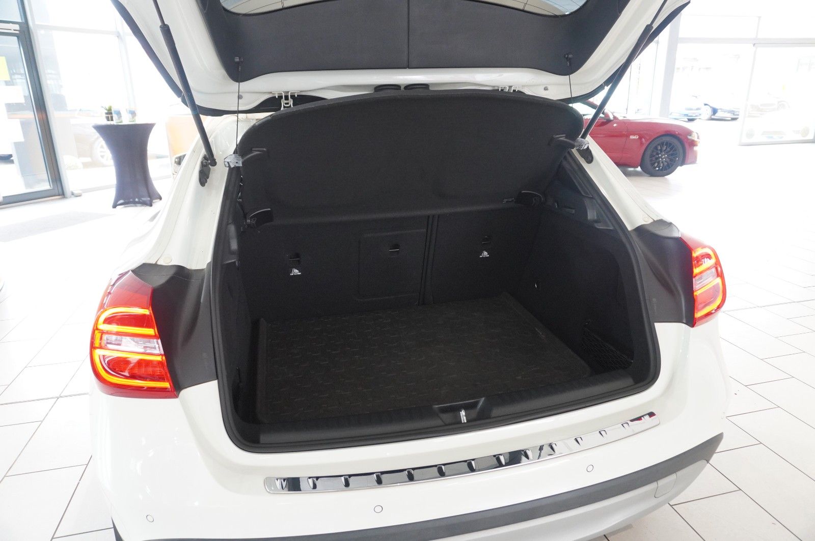 Fahrzeugabbildung Mercedes-Benz GLA 180 STYLE 7G-DCT NAVI/BI-XENON/SHZ/KAMERA
