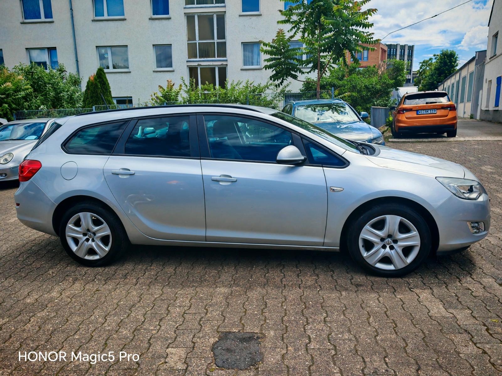 Opel Astra 2011 — engine 1.398 cm³, 101 HP (74kW)