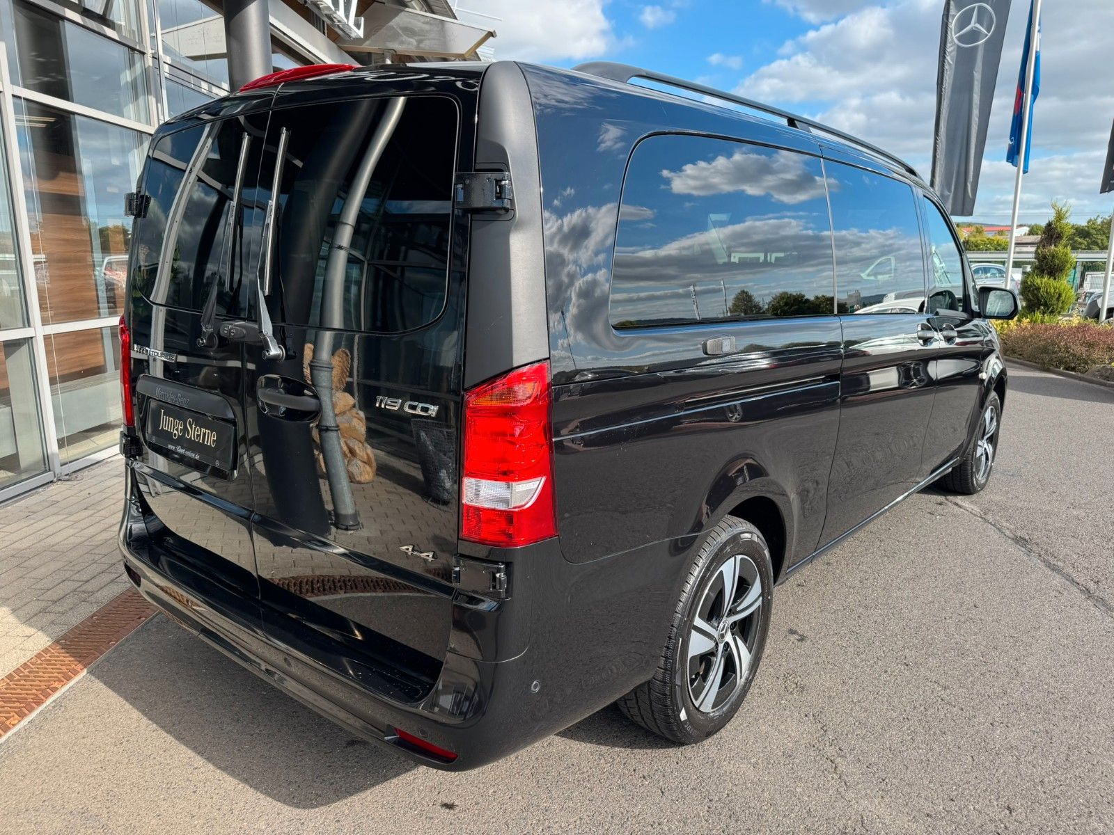 Fahrzeugabbildung Mercedes-Benz Vito 119 CDI 4x4 Tourer PRO Extral Stdh AHK2,5t