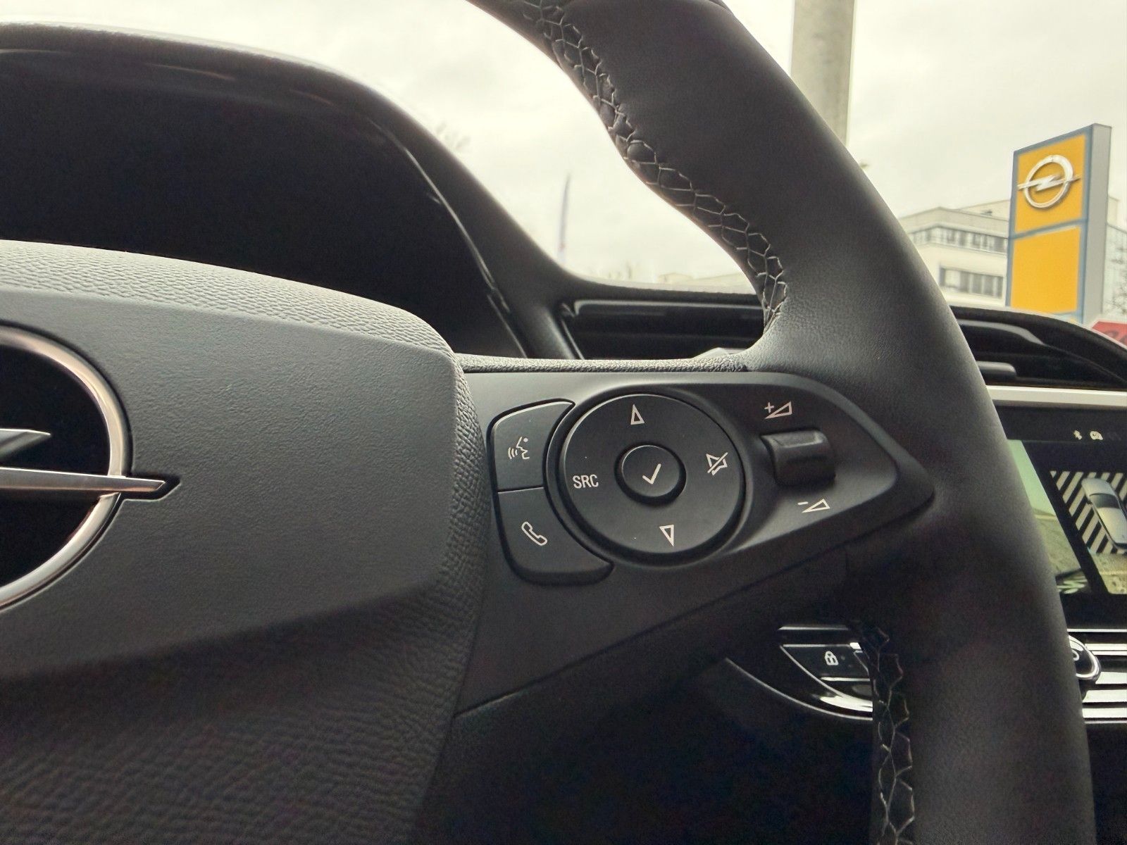 Fahrzeugabbildung Opel Corsa F e - Long Range GS Kamera,LED,Navi,SHZ,LM