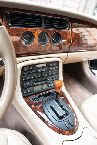 Fahrzeugabbildung Jaguar XK8 Coupé/Deutsch/S-Heft/Bestzustand
