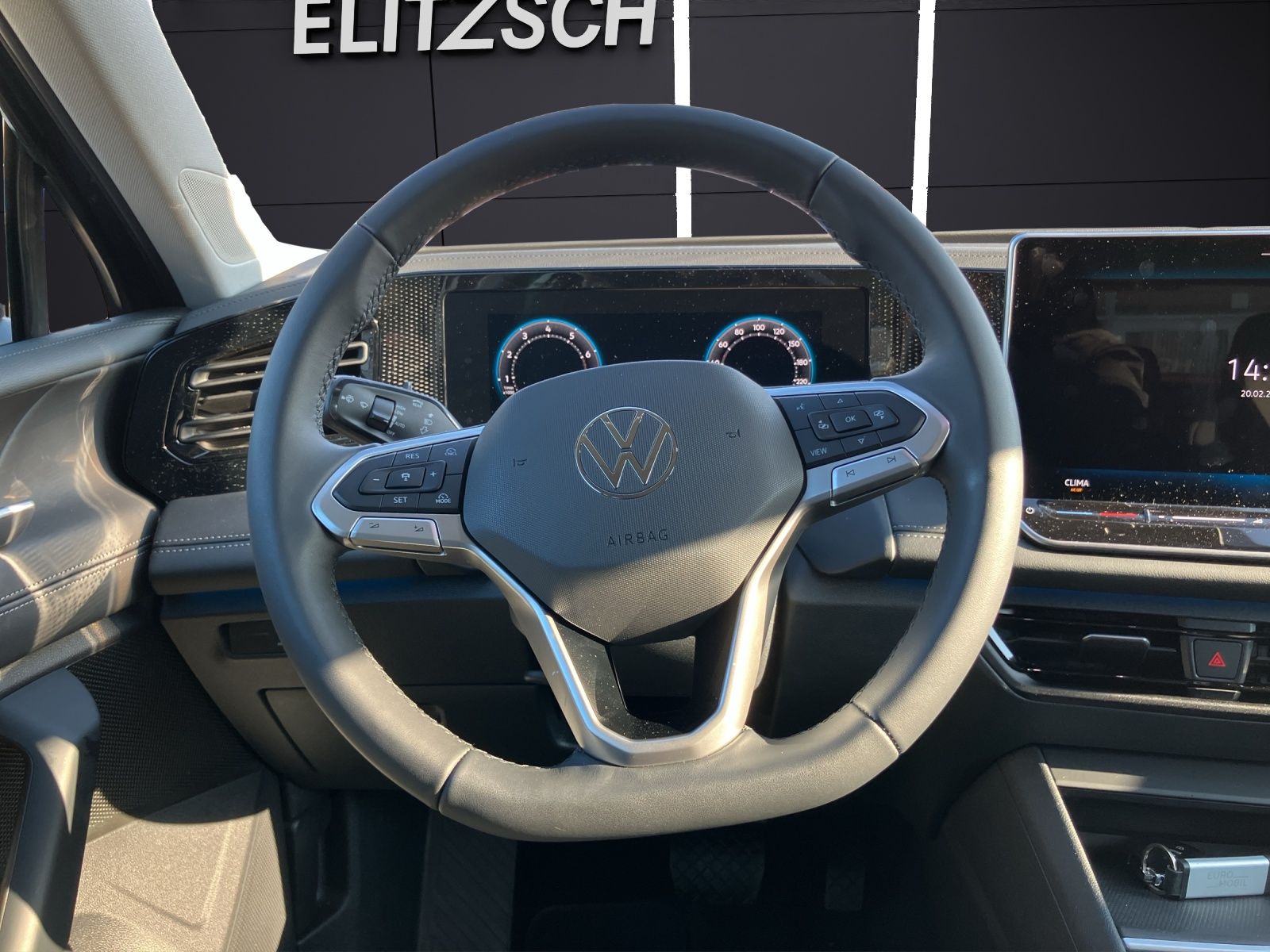 Fahrzeugabbildung Volkswagen Tiguan 1.5 e Life DSG LED ACC RearView Ambiente