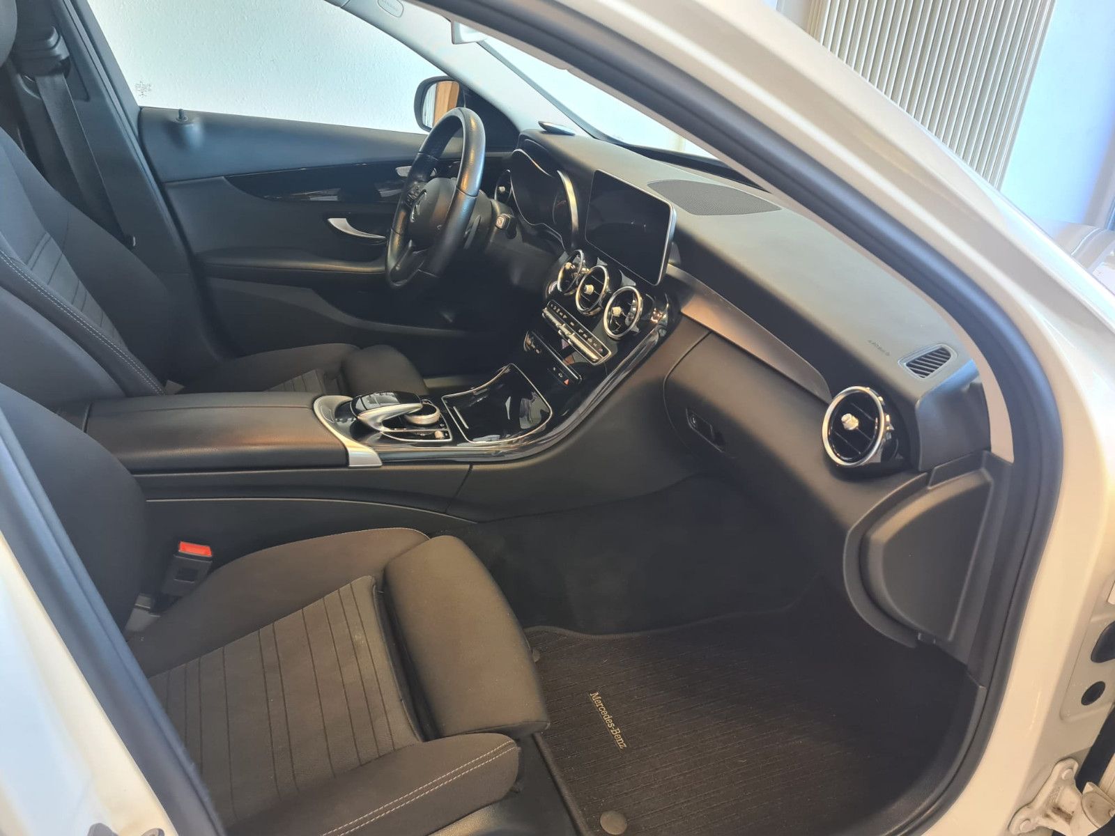 Fahrzeugabbildung Mercedes-Benz C 220 T-Modell d 4Matic / MULTIBEAM / KAMERA /