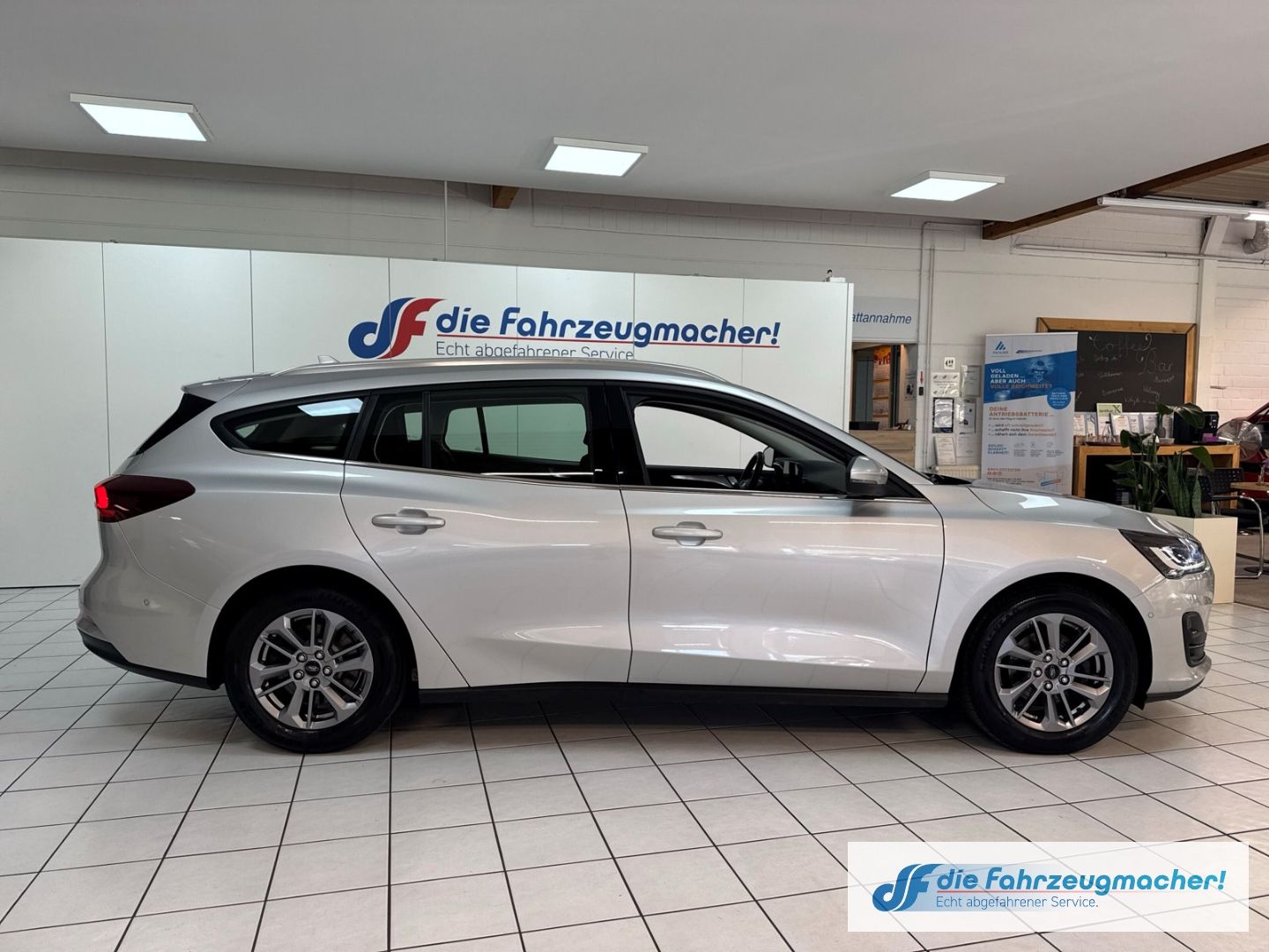 Fahrzeugabbildung Ford Focus Turnier Titanium Navi LED ACC El. Heckklap