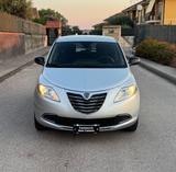 Lancia Ypsilon 1.2 FIRE BLOCK SISTEM - silberne Lancia Ypsilon