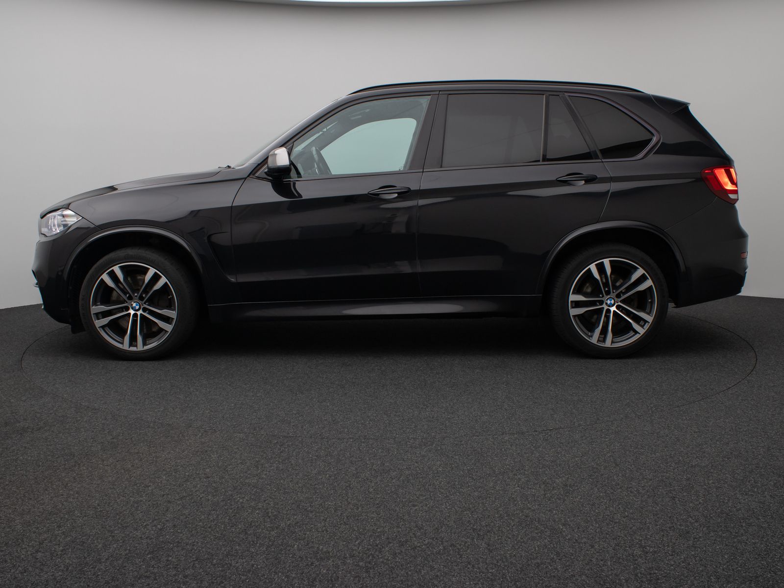 Fahrzeugabbildung BMW X5 M50d Kamera H/K NaviPro Xenon AHK Alarm