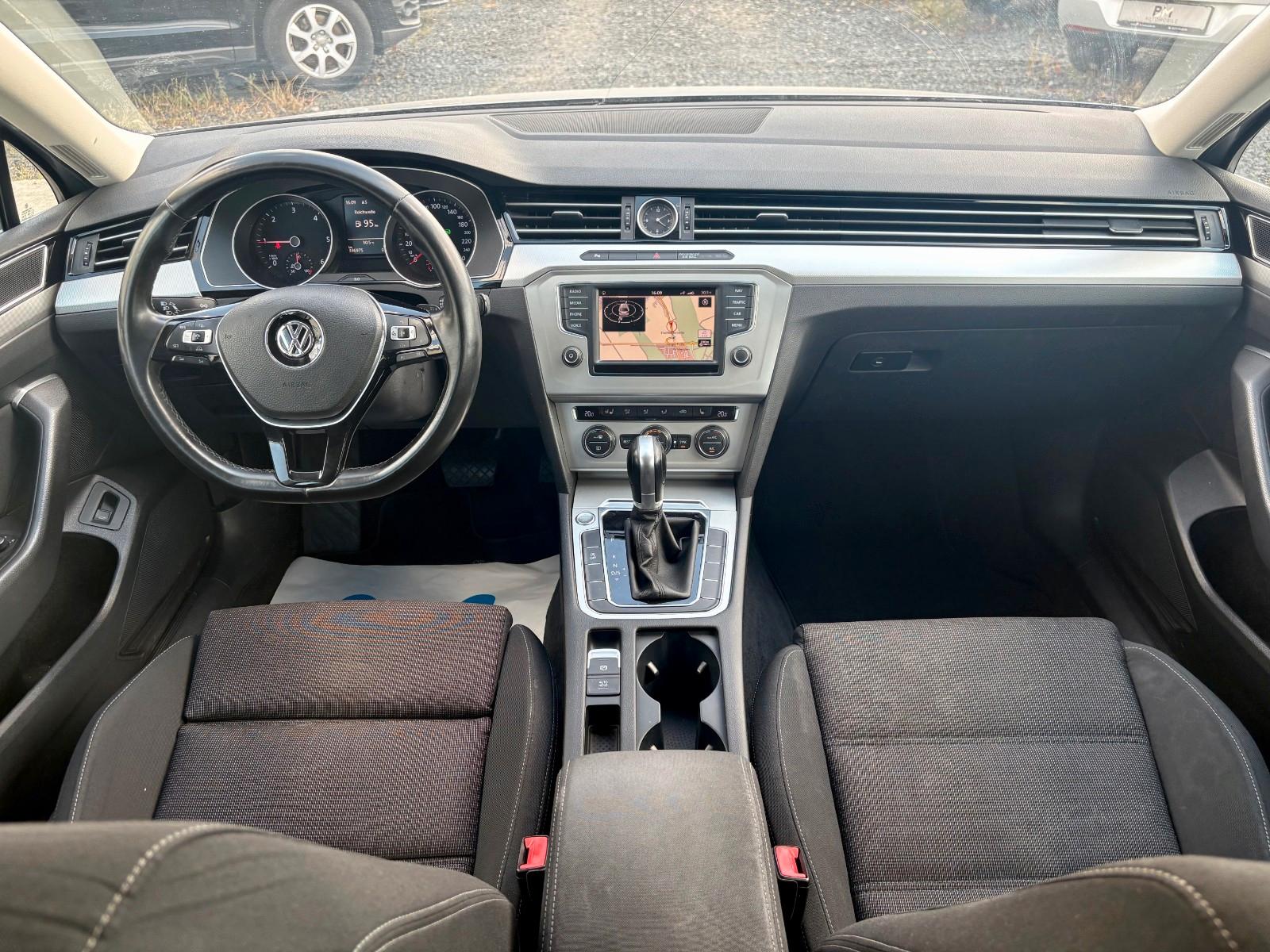 Volkswagen Passat Variant 2.0 TDI DSG Navi ACC SPORTSITZE