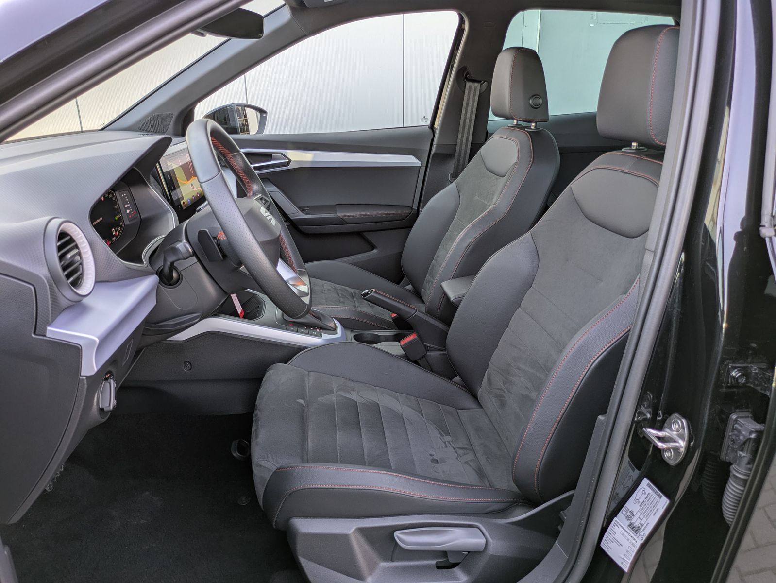 Fahrzeugabbildung SEAT Arona 1.5 TSI FR DSG AHK*ACC*LED*APP*DAB*KAMERA