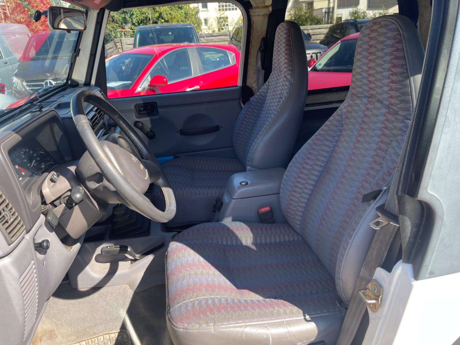 JEEP WRANGLER SPORT 2.5 | 118 ch | 4X4 | BVM | VOLANT EN CUIR