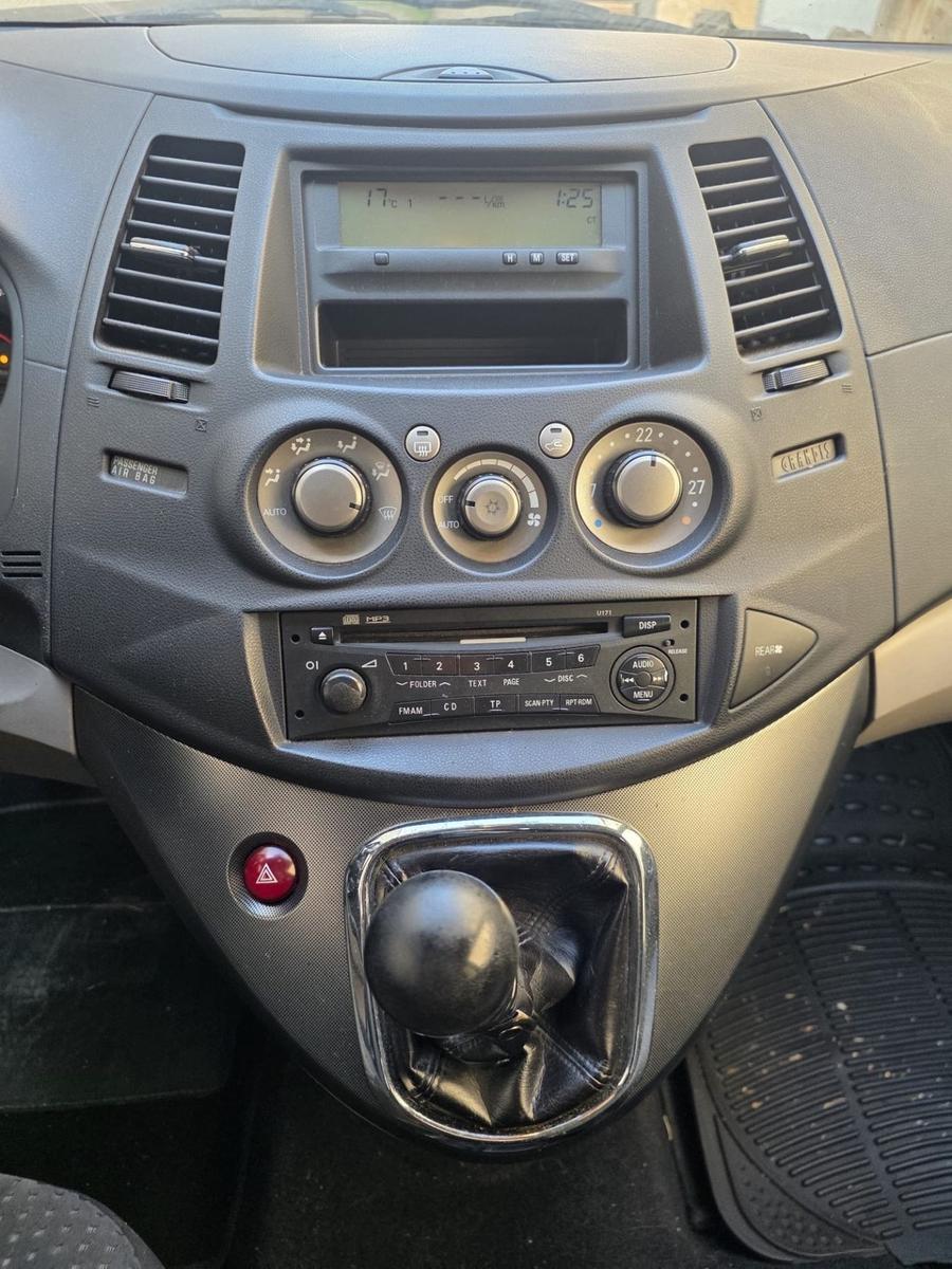 Mitsubishi Grandis 2006 — photo 14