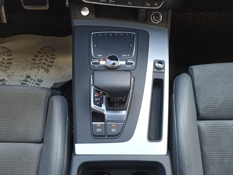 Fahrzeugabbildung Audi Q5 2.0 40 TDI quattro sport S-Tronic S-line