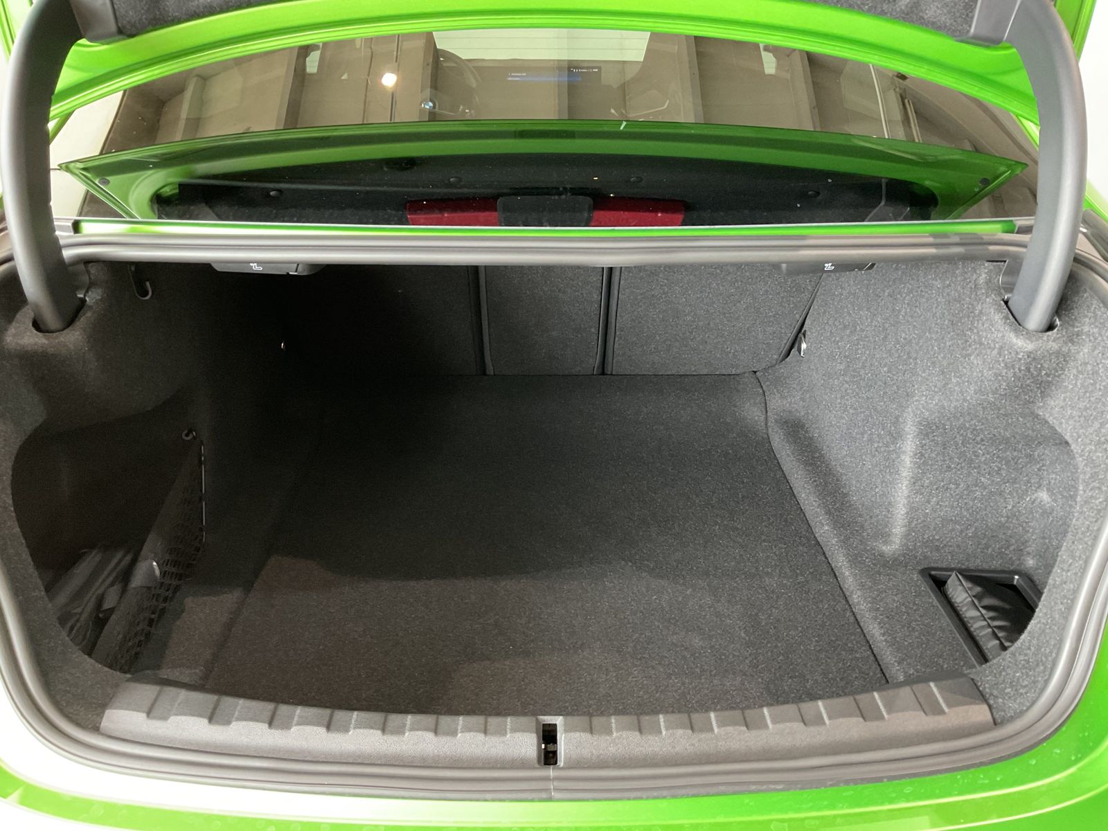 Fahrzeugabbildung BMW M3 Competition | M Carbon-Keramik-Bremse | Schal