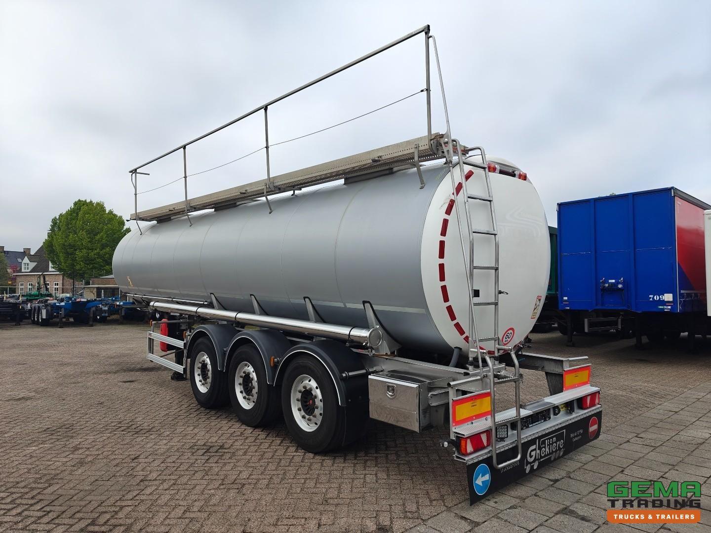 Magyar SR A1 SD4A0N 28.000 l - Isolierter Chemie-/ Land