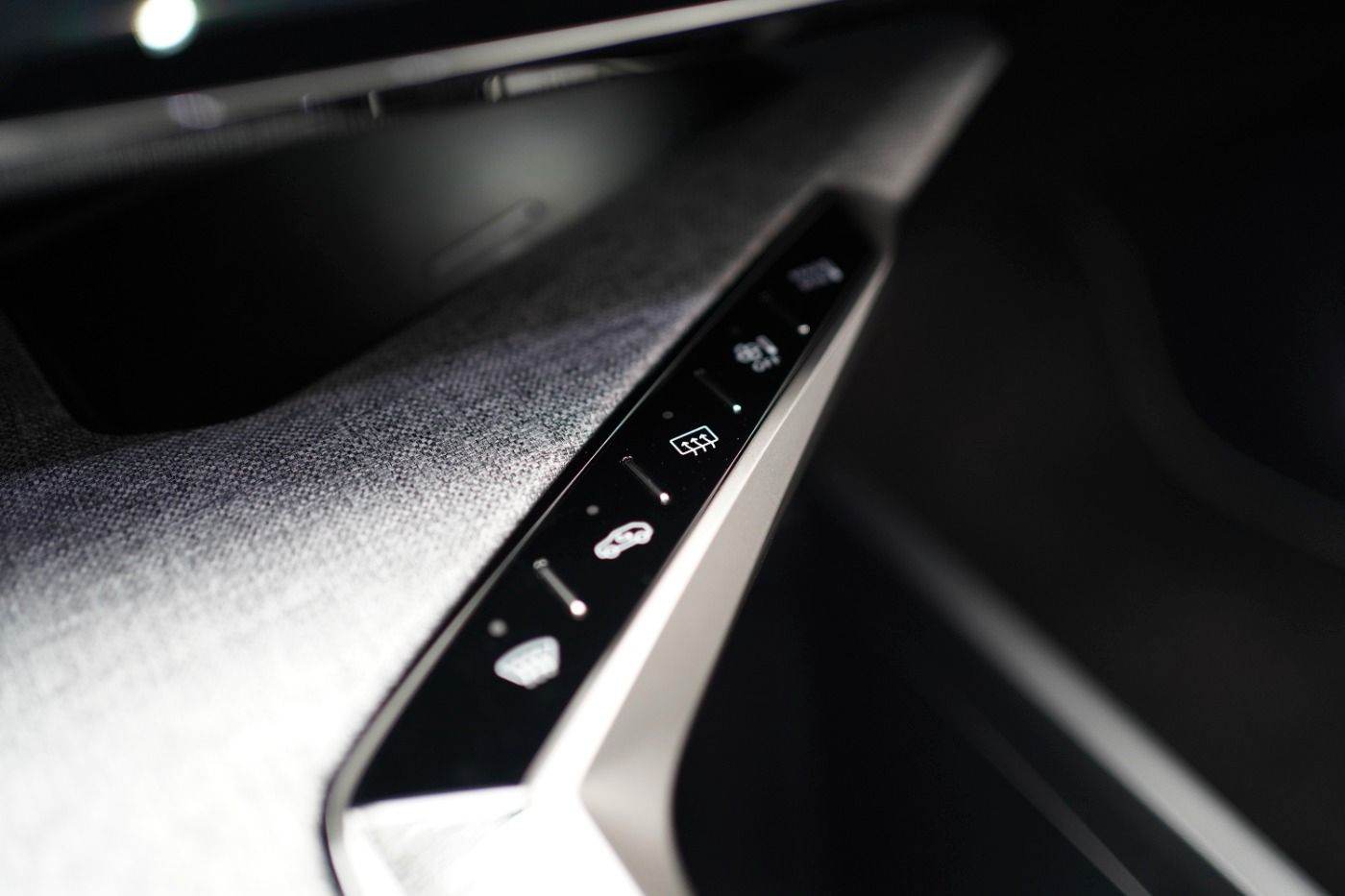 Fahrzeugabbildung Peugeot 5008 Allure Hybrid 145 e-DSC6 7 Sitzer Navi