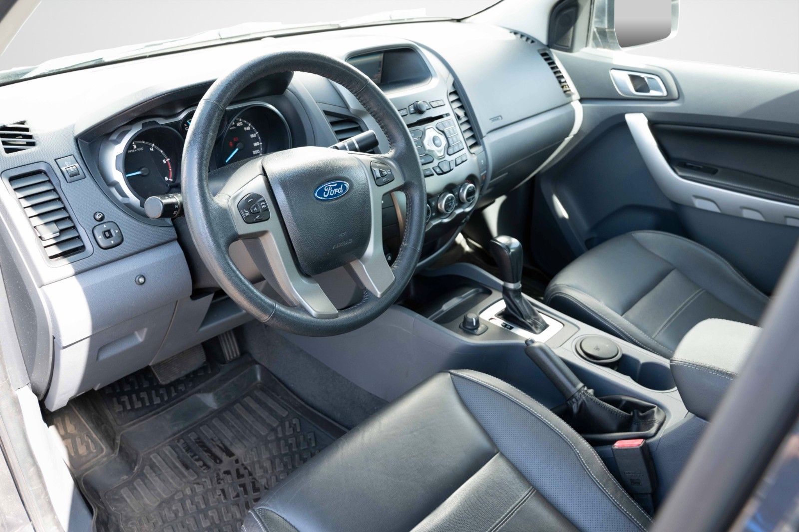 Fahrzeugabbildung Ford RANGER DOKA 4x4 LIMITED AHK KAM ALLWET TEL STAND