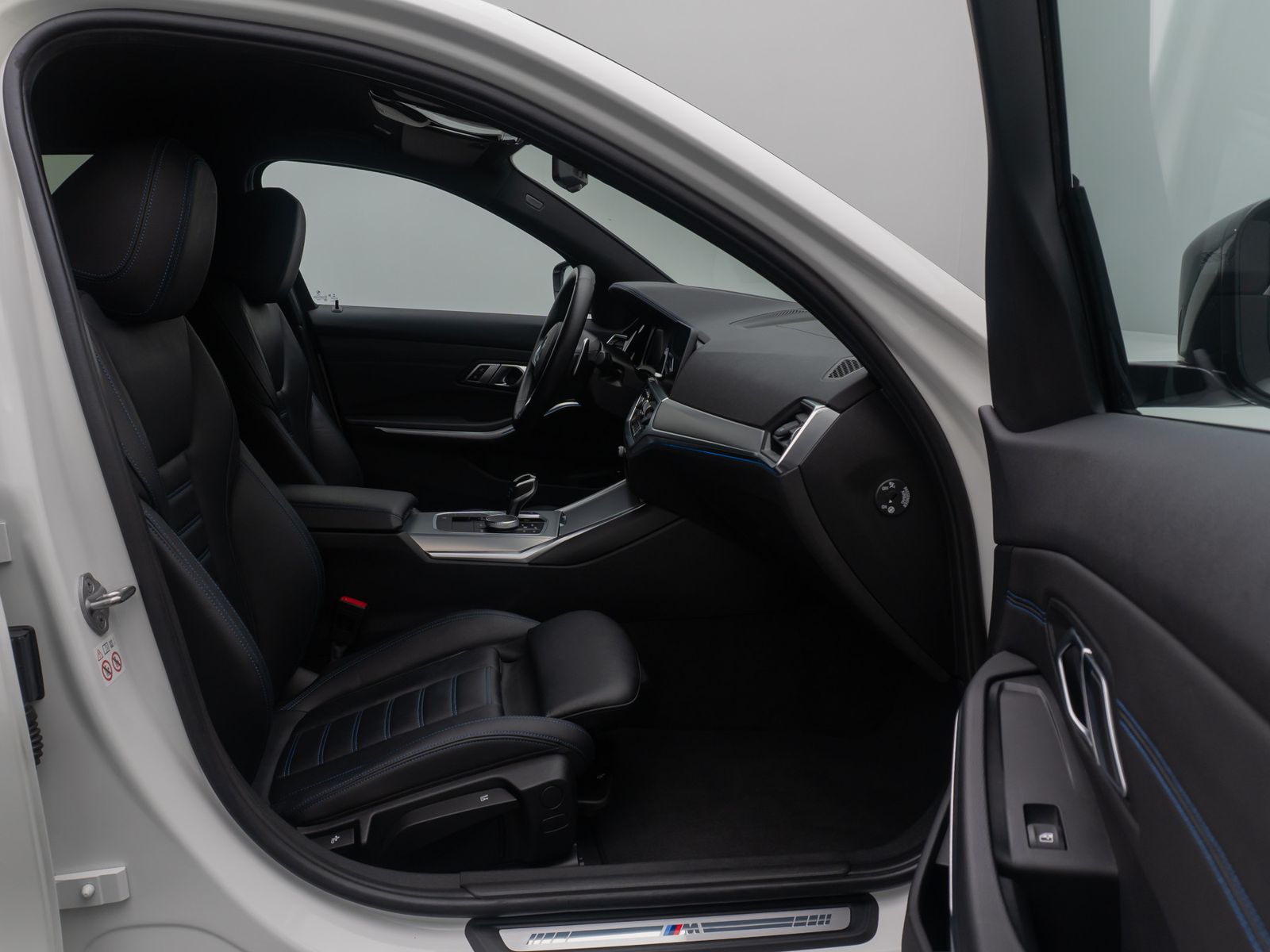 Fahrzeugabbildung BMW 330e xD M Sport DAB Laser AHK HUD Kamera Alarm