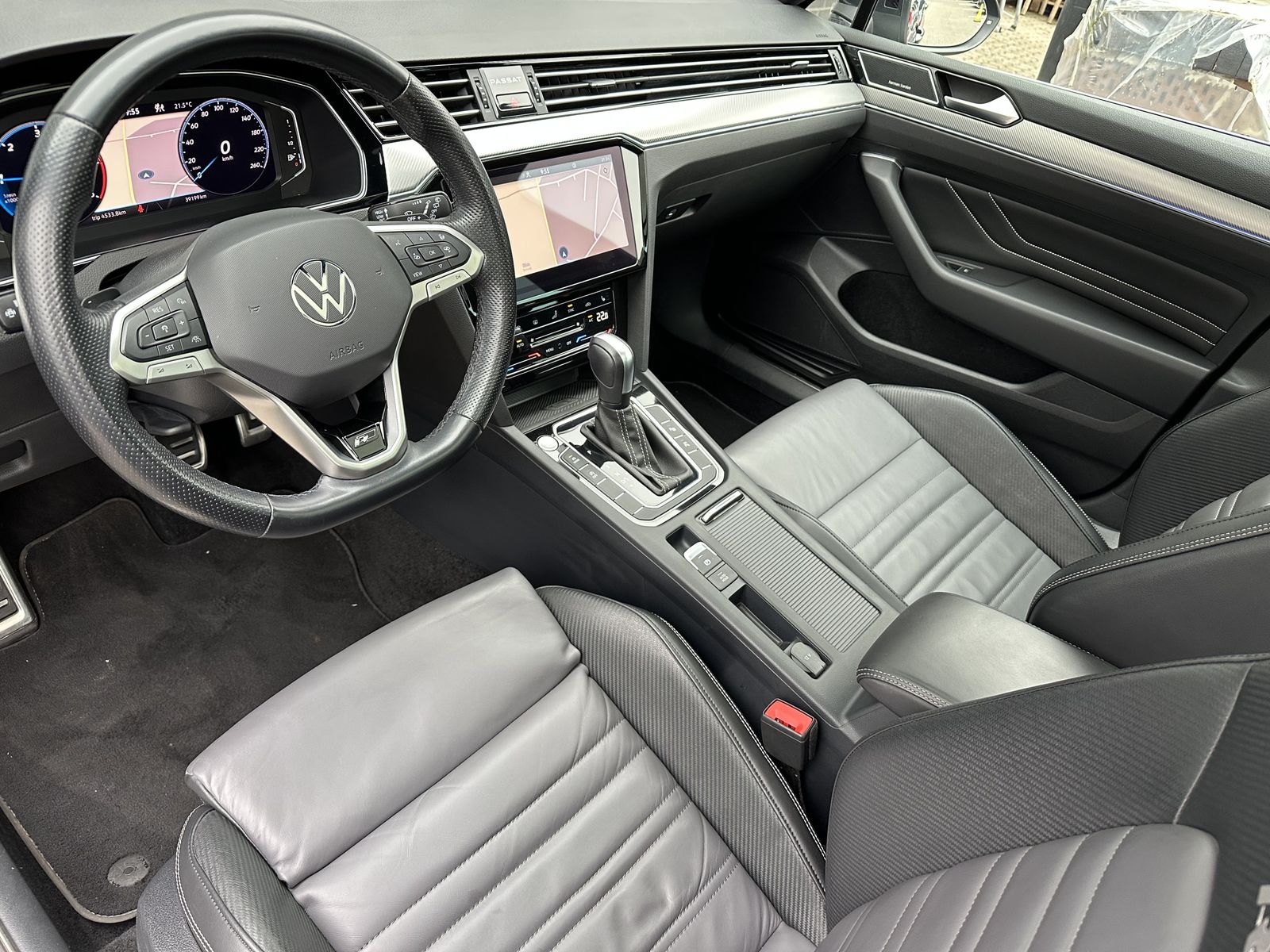 Fahrzeugabbildung Volkswagen Passat Variant 2.0 TDI DSG 4M R-Line NAV+LED+H&K