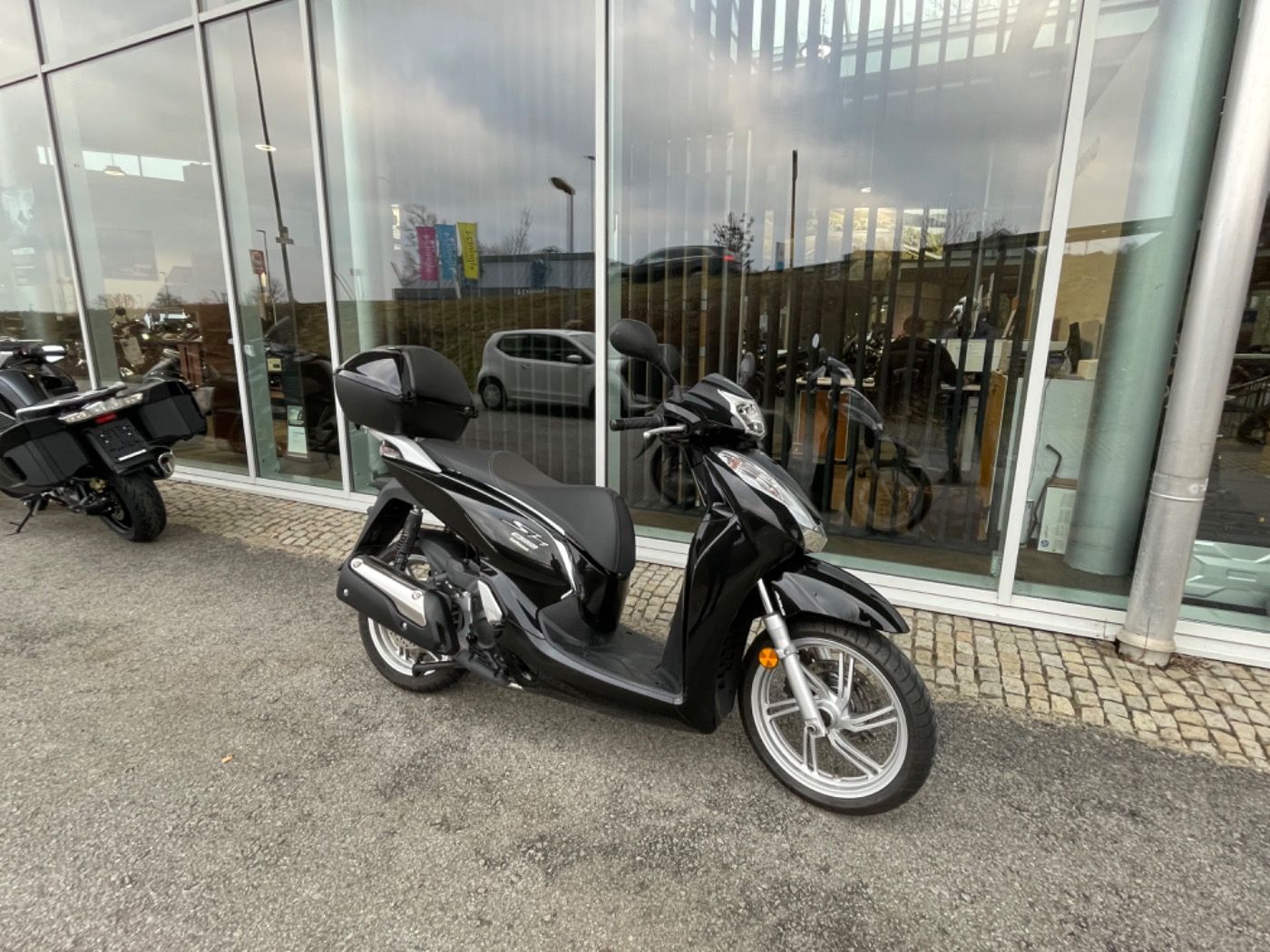 Fahrzeugabbildung Honda SH 300 A Reifen + Kupplung NEU