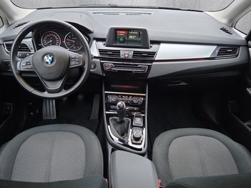 Fahrzeugabbildung BMW 216i Active Tourer Advantage Klima Einparkhilfe