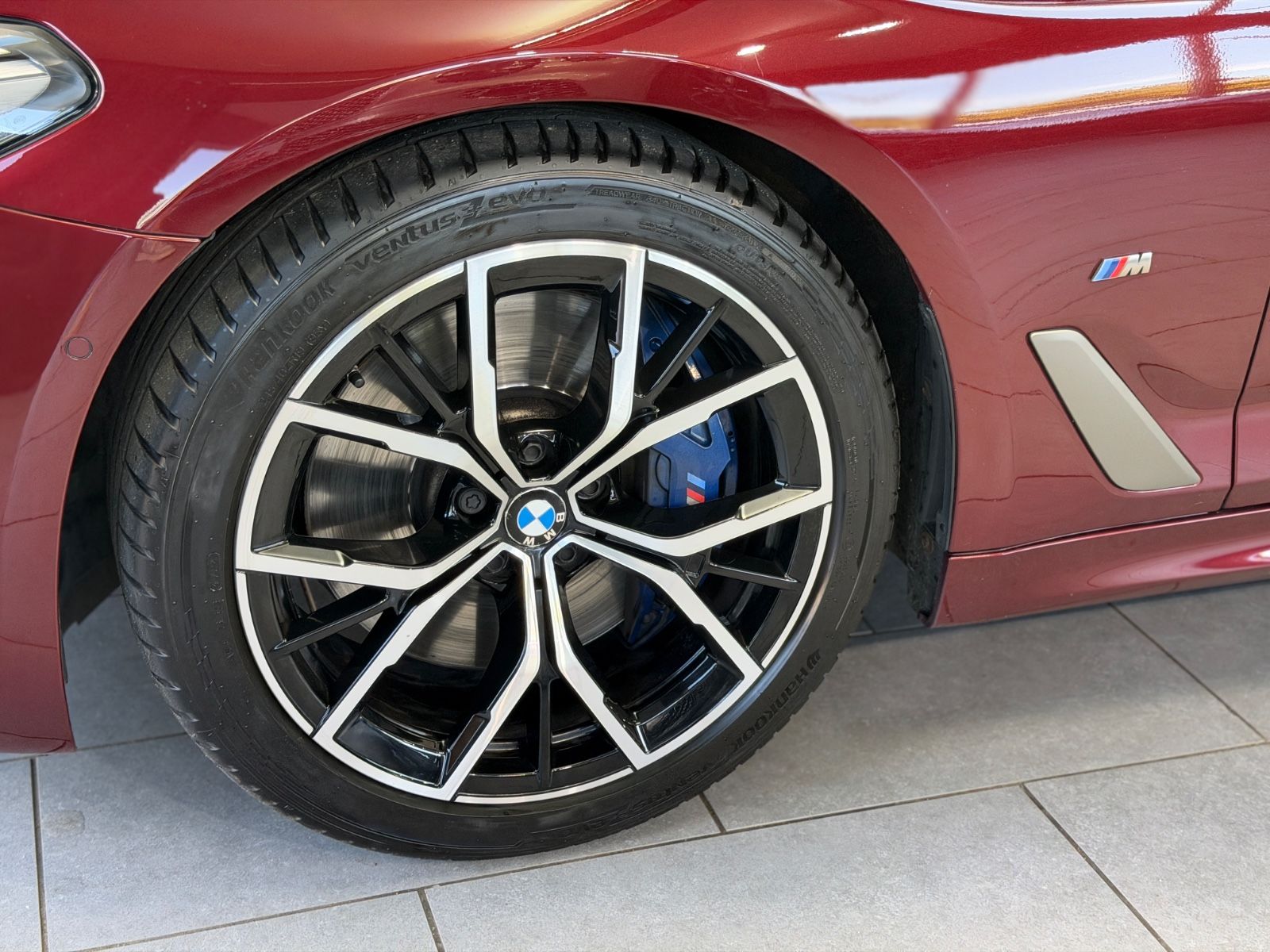 Fahrzeugabbildung BMW M550 i xDrive Limousine|INDIVIDUAL|LASER|H&K|HuD