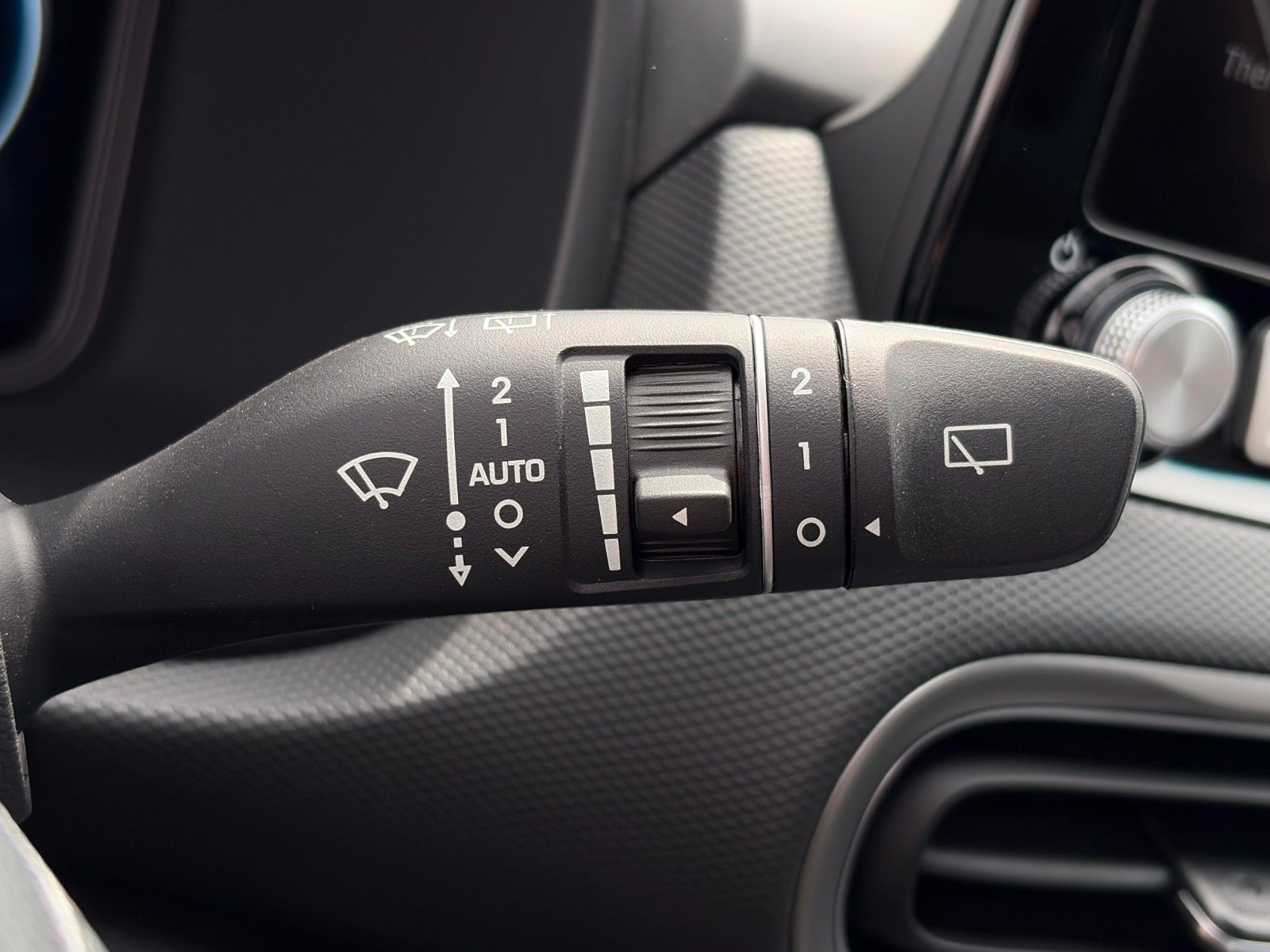 Fahrzeugabbildung Hyundai KONA E Trend ACC PDC CAM SHZ LHZ Navi CarPlay