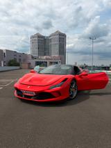 Ferrari F8 Spider in seltenem Rosso Fuoco Rot