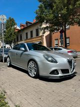Alfa Romeo Giulietta 2.0 JTDM 16V Turismo Turismo - Alfa Romeo Giulietta mit Diesel-Antrieb: Limousine, 2.0
