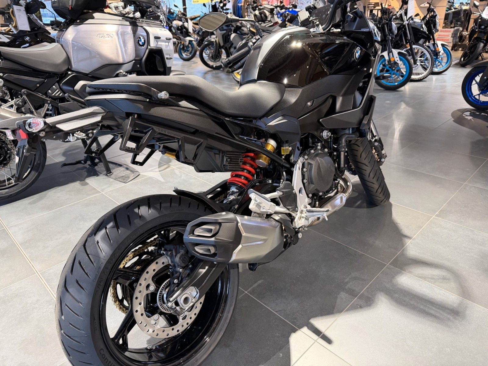 Fahrzeugabbildung BMW F 900 XR Triple Black 2 Pakete+ M-Kette/ Extras