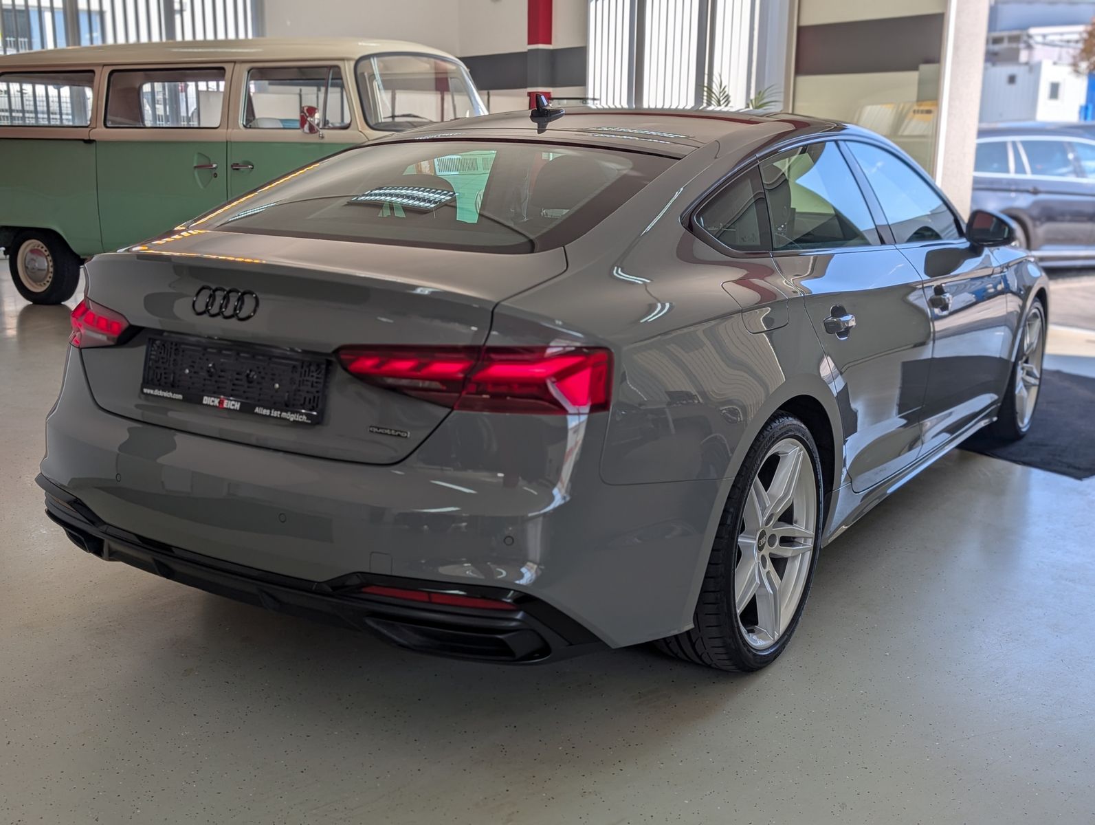 Fahrzeugabbildung Audi A5 50 TDI quattro S-Line LED TEMP QUANTUM-GRAU