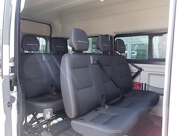 Fahrzeugabbildung Fiat Ducato Kombi 33 L2H2 140 PS + 9 Sitzer