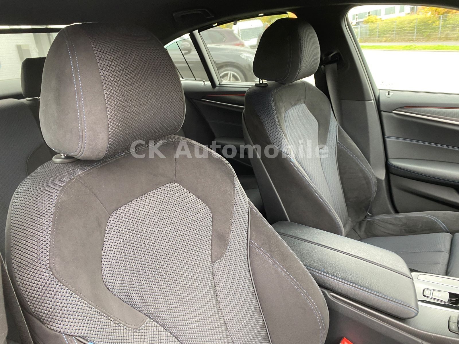 Fahrzeugabbildung BMW 520d Lim. M-Sport/Facelift/Shadow-Line/LED/Kam